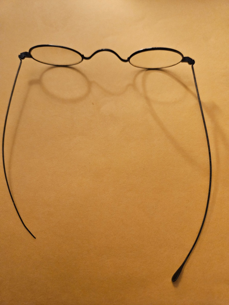 ANTIQUE UNMARKED WIRE OVAL EYEGLASSES
