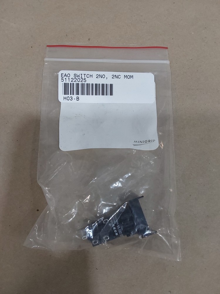 EAO Switch 51-122.025 2 Actuator,Selector switch, 2NO, 2NC MOM