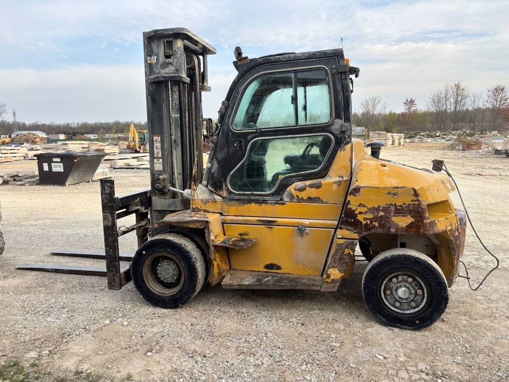 CAT DP70N Forklift