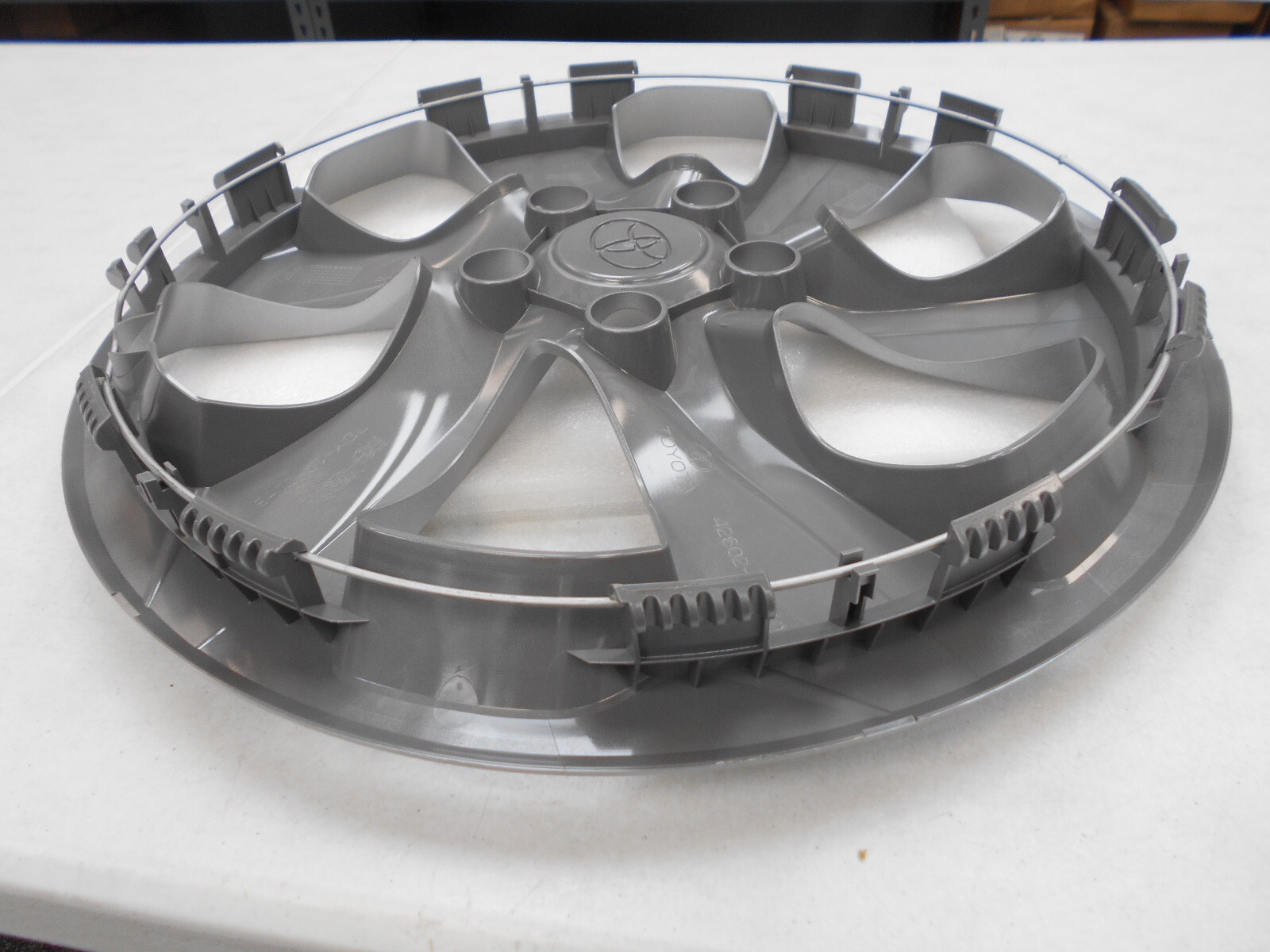 Hubcap for Toyota Rav4 2019-2025 New Genuine OEM Factory 17-in NEW 42602-0R040