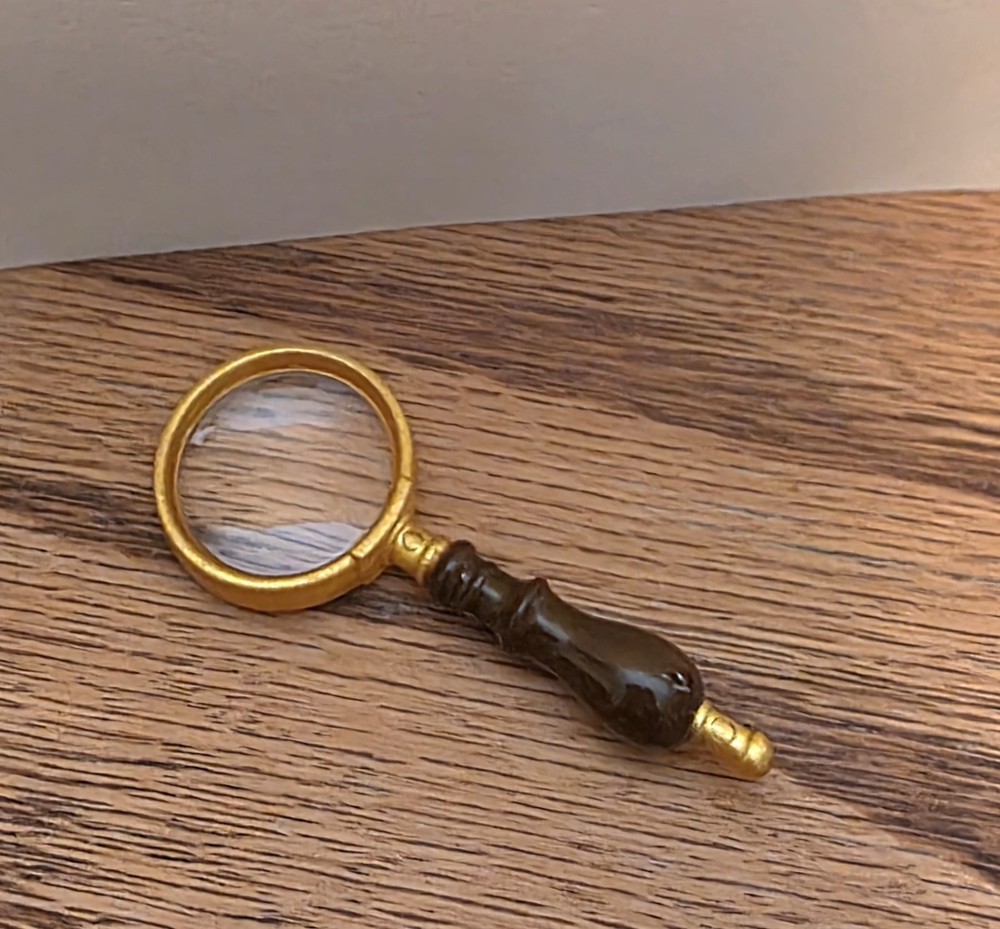 Mini Brands 1:12 Scale Magnifying Glass