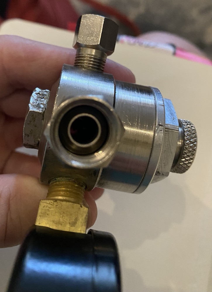 BINKS- 85-221 PRESSURE REGULATOR