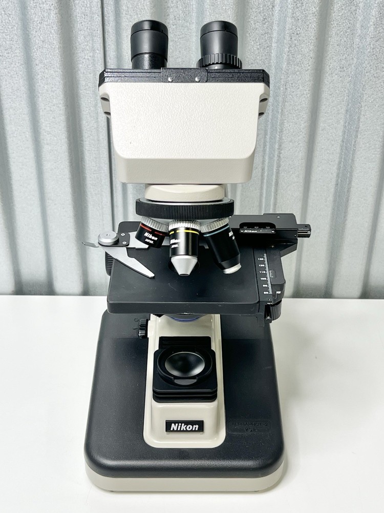 Nikon Alphaphot YS2-H Binocular Microscope with 3 Objectives & Eyepieces 33114