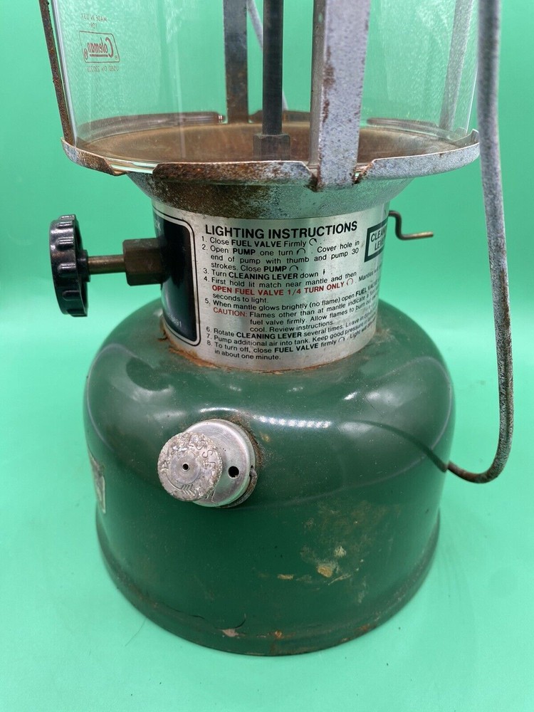 Vintage Coleman Dated 5/82 Double Mantle Lantern Model 220K