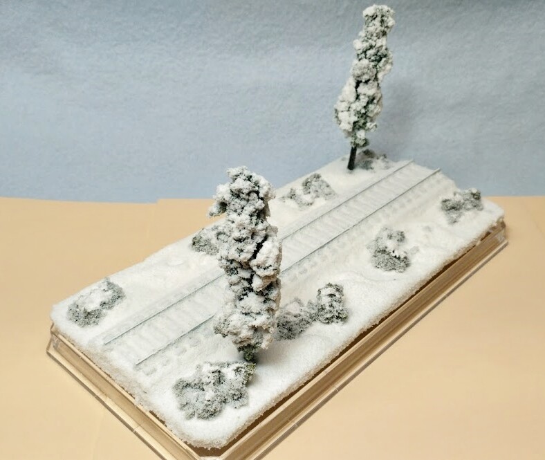 HO SCALE 9" SINGLE TRACK DISPLAY CASE-WINTER SCENE- FOR ANY HO TRAIN