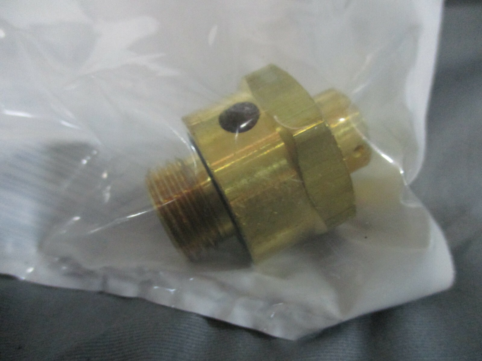 VOLVO NEW OEM SAFETY PRESSURE RELIEF VALVE 21608472 WABCO S9638800120 M16X1.5