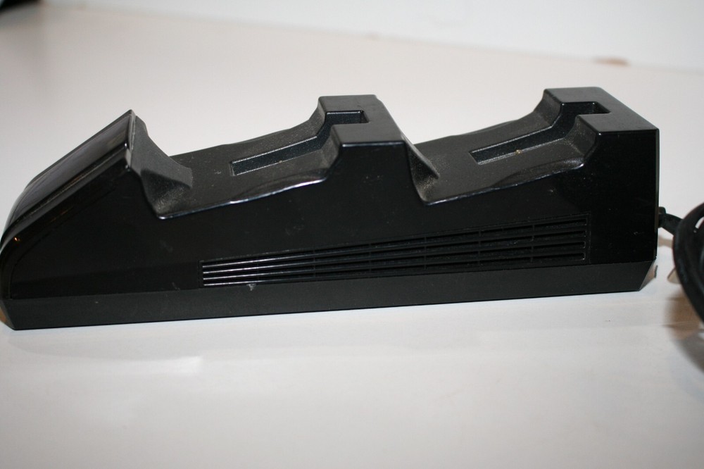 Nyko 83111 Playstation 3 Controller Charge Base (83111 -A50)