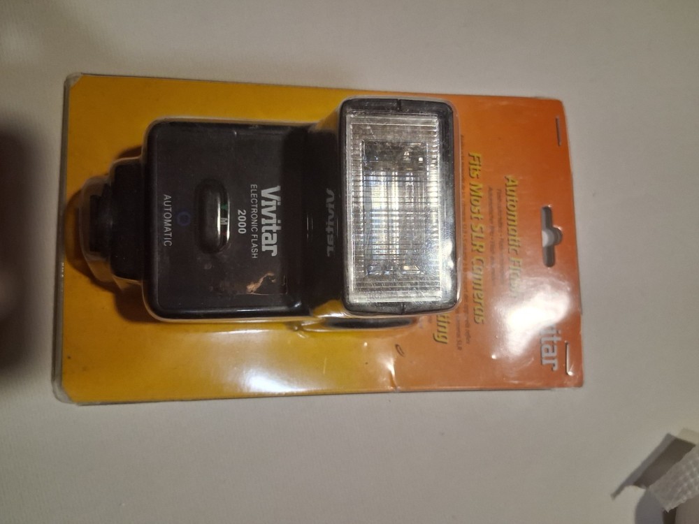 Vivitar automatic electronic flash 2000