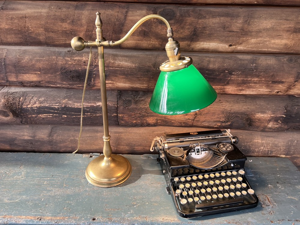 ANTIQUE 1930’s ROYAL TYPEWRITER
