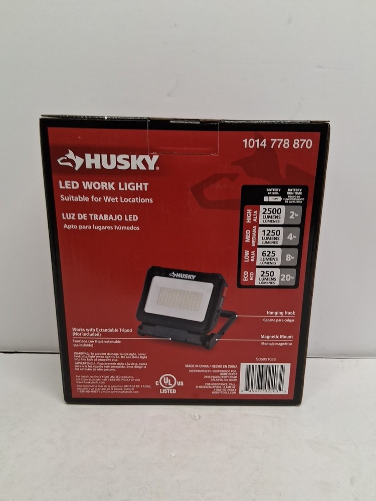 Husky Dual Power LED Work Light 1014 778 870