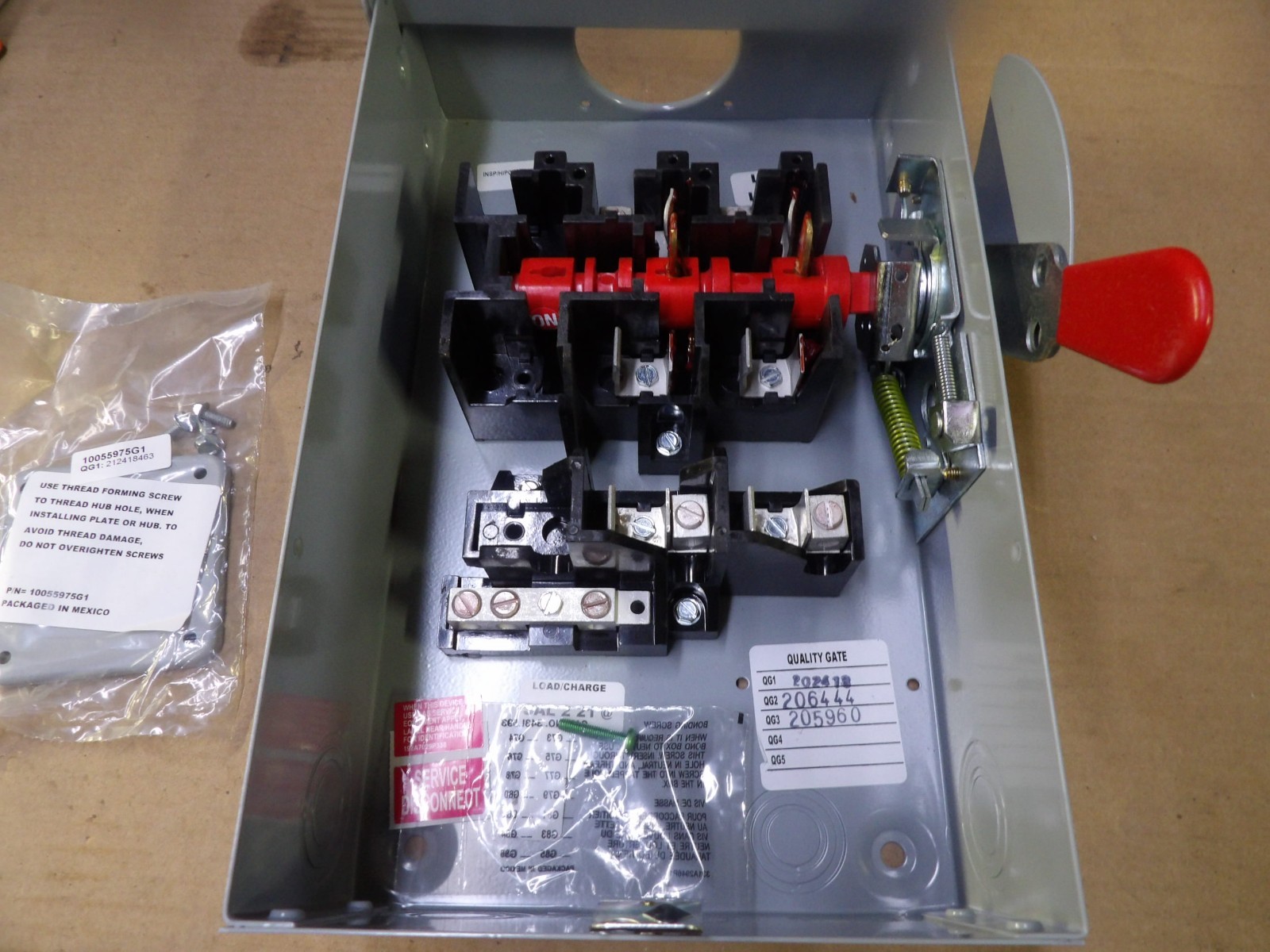 GE 60 amp disconnect safety switch TG3222R * New in box ** FREE SHIPPING !!! ***