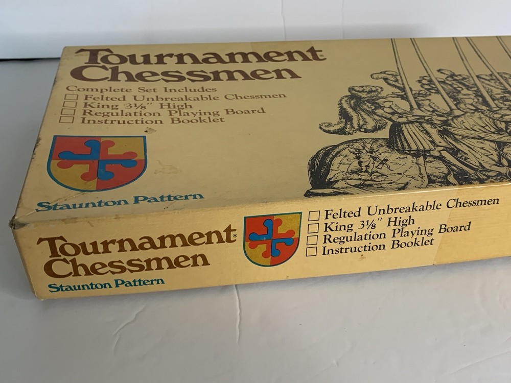 E. S. Lowe Tournament Chessman 1968 Staunton Pattern Board Game Felt Complete
