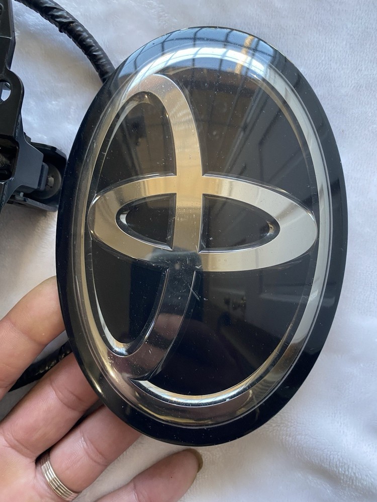 2018 Highlander Radar Module Distance Sensor + Toyota Emblem OEM