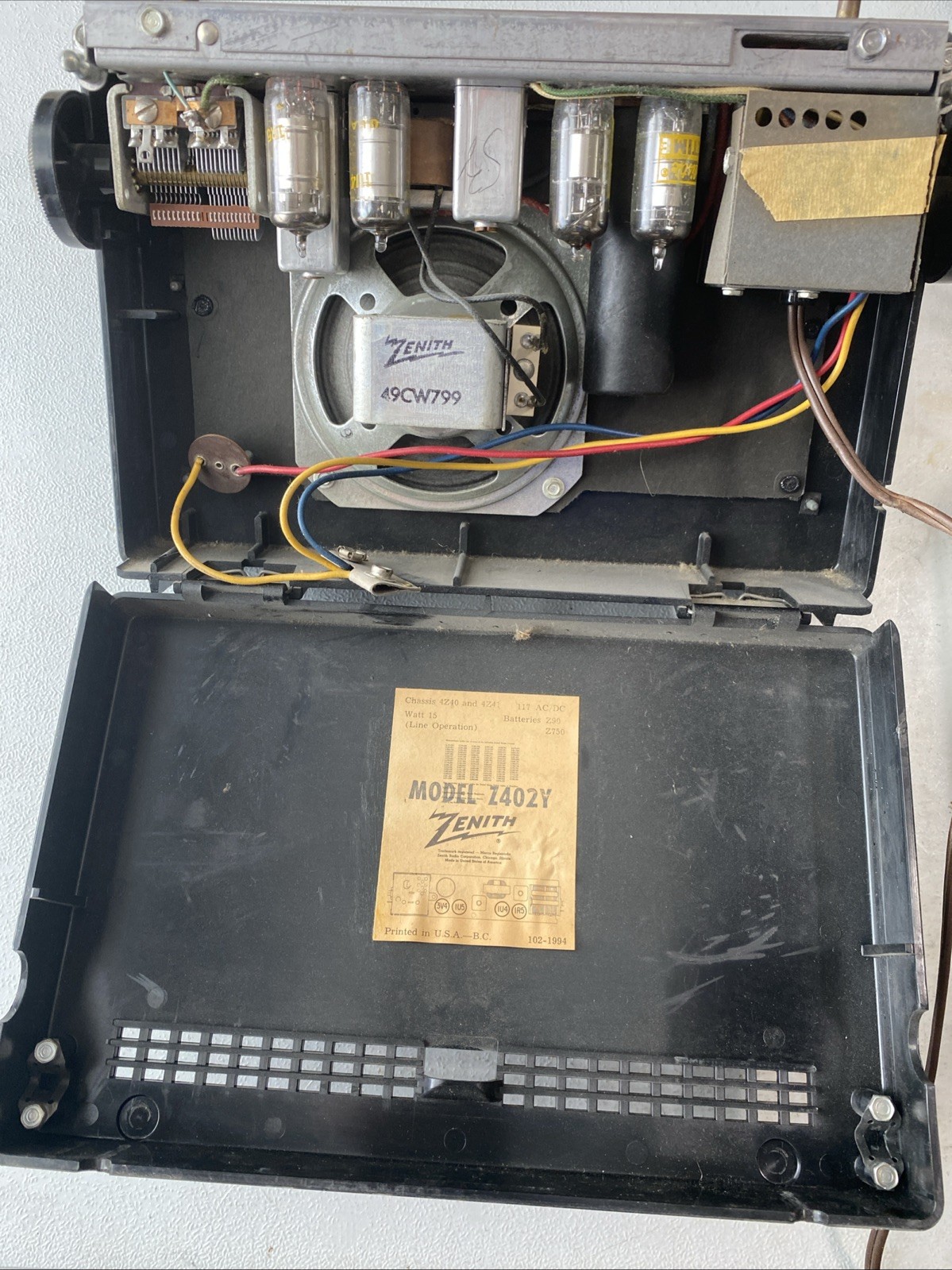 VINTAGE ZENITH Z402Y Radio *Parts/Repair*