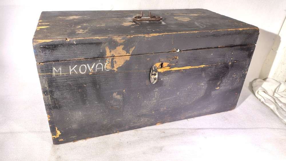 WW2 slovak chest