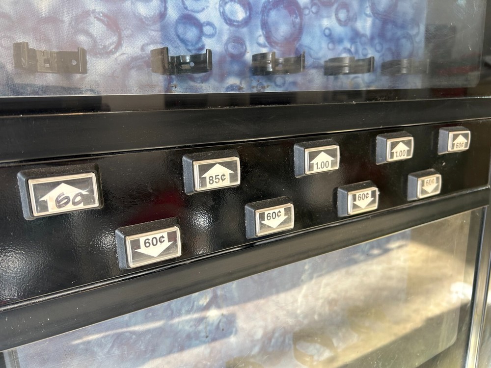 WORKING Cold Drinks Vending Machine – Coin & Dollar –Local Pickup