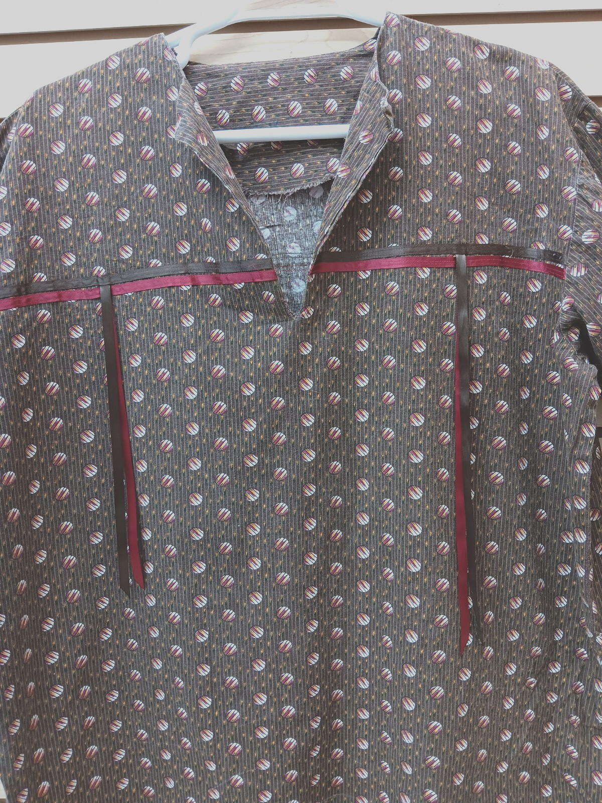 XL HOMEMADE BROWN BALL DESIGN NATIVE AMERICAN INDIAN LONG SLEEVE RIBBON SHIRT