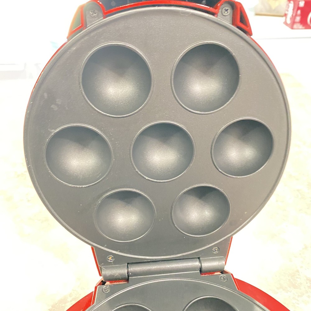 Keebler Cake Pop Maker Non Stick CPM-1K Red
