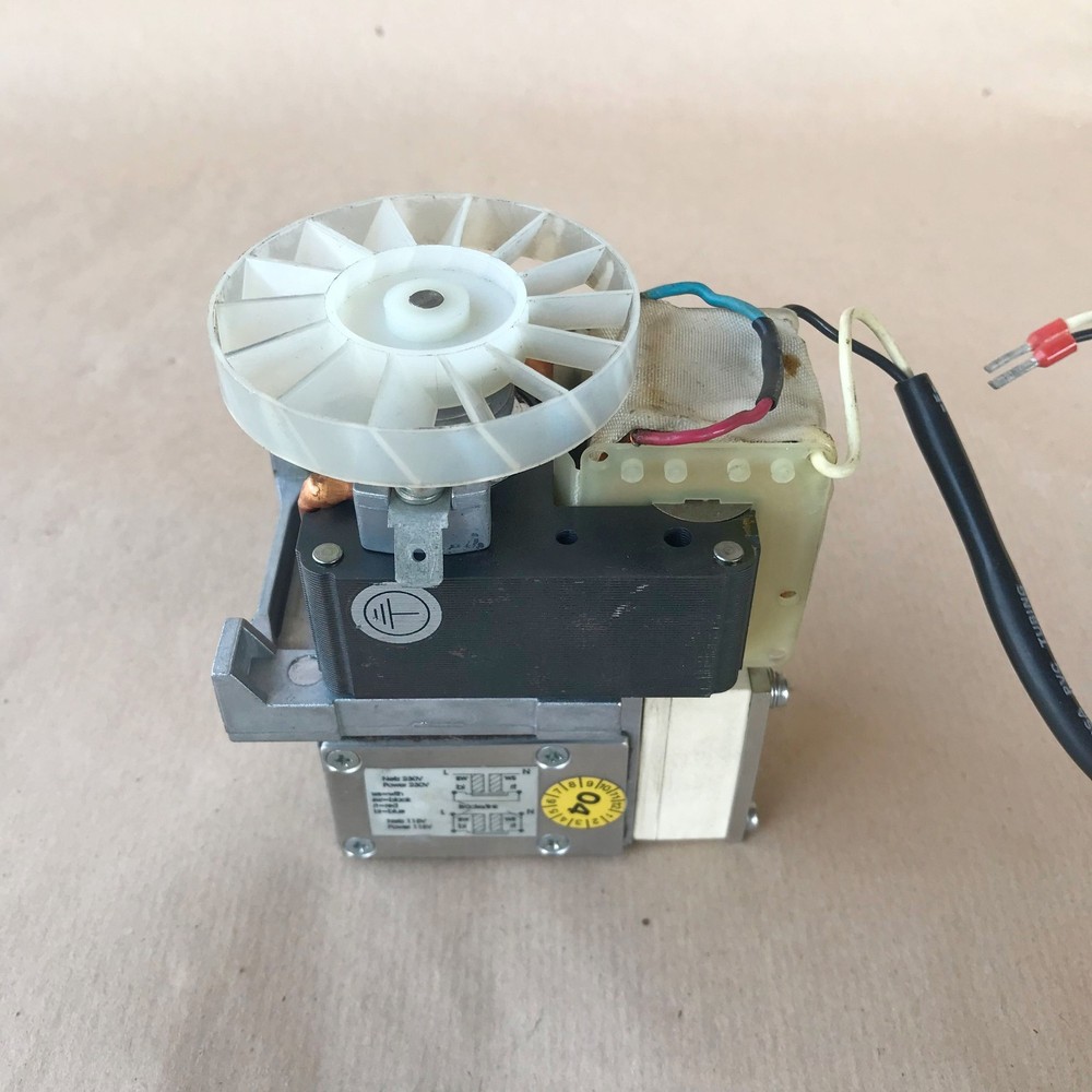 KNF PM12995-86 DIAPHRAGM VACUUM PUMP