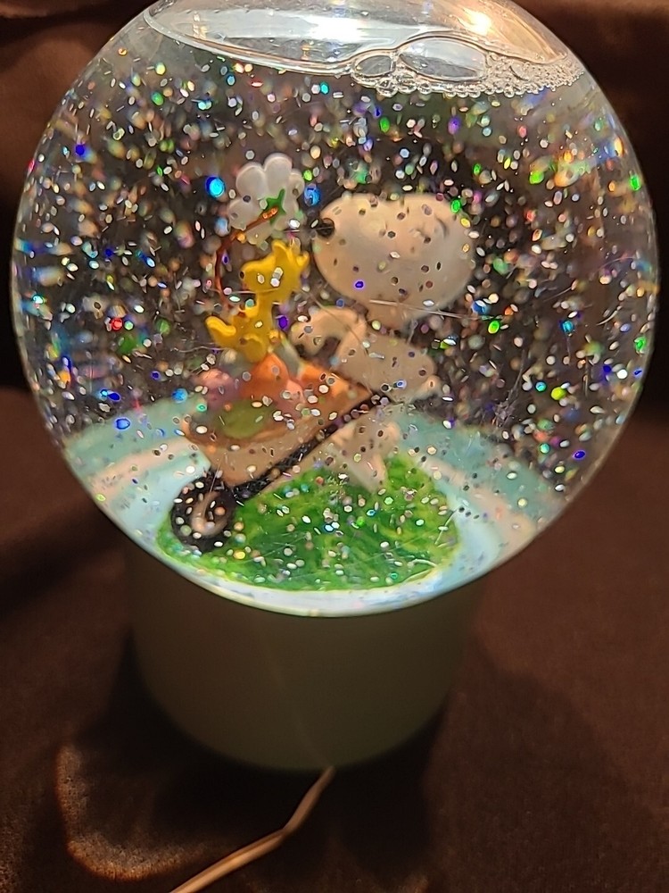Snoopy Easter LIGHT UP Water Globe Snow Globe Please Read