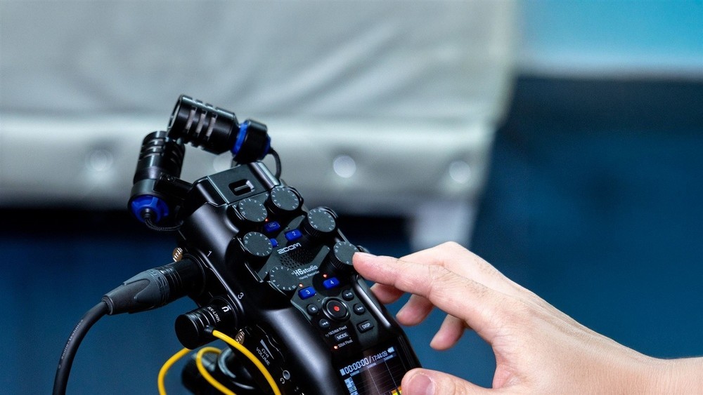 Zoom H6studio 8-Track 32-Bit Float Handy Recorder