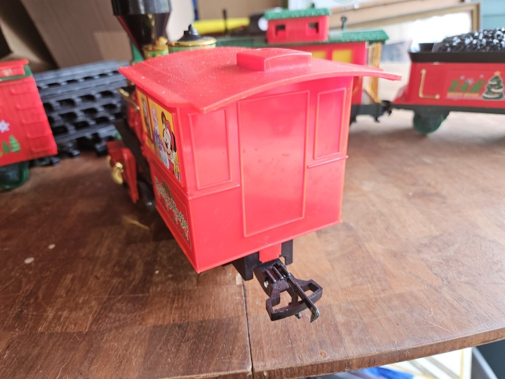 DISNEY G SCALE CHRISTMAS TRAIN - Untested