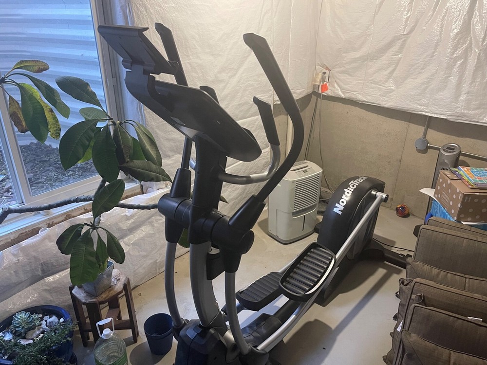 NordicTrack Spacesaver SE9i Elliptical