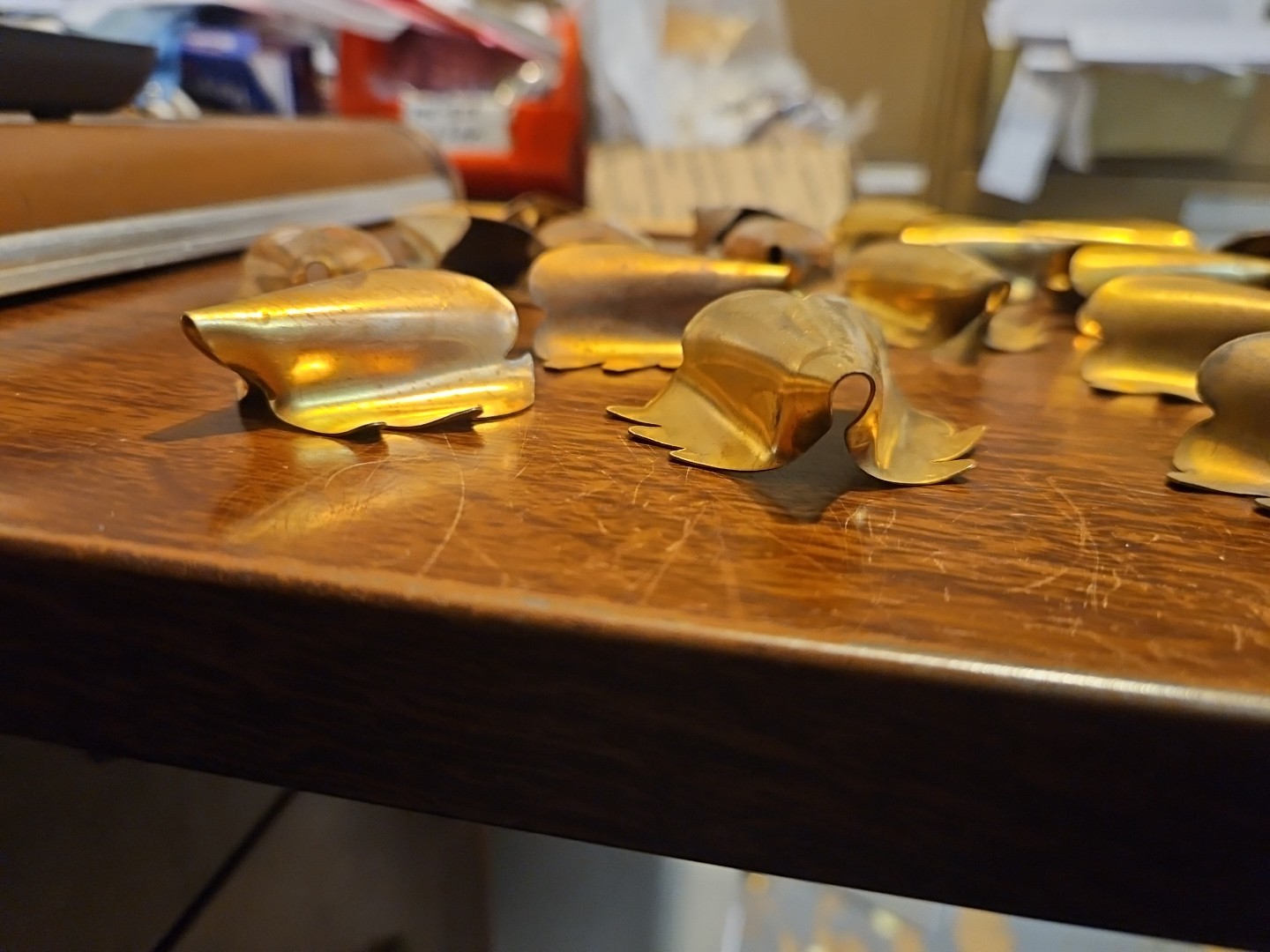 Lot Of 20 Wavy Fluted Leaf France Vintage 60s Brass Stampings Findings Jewelry