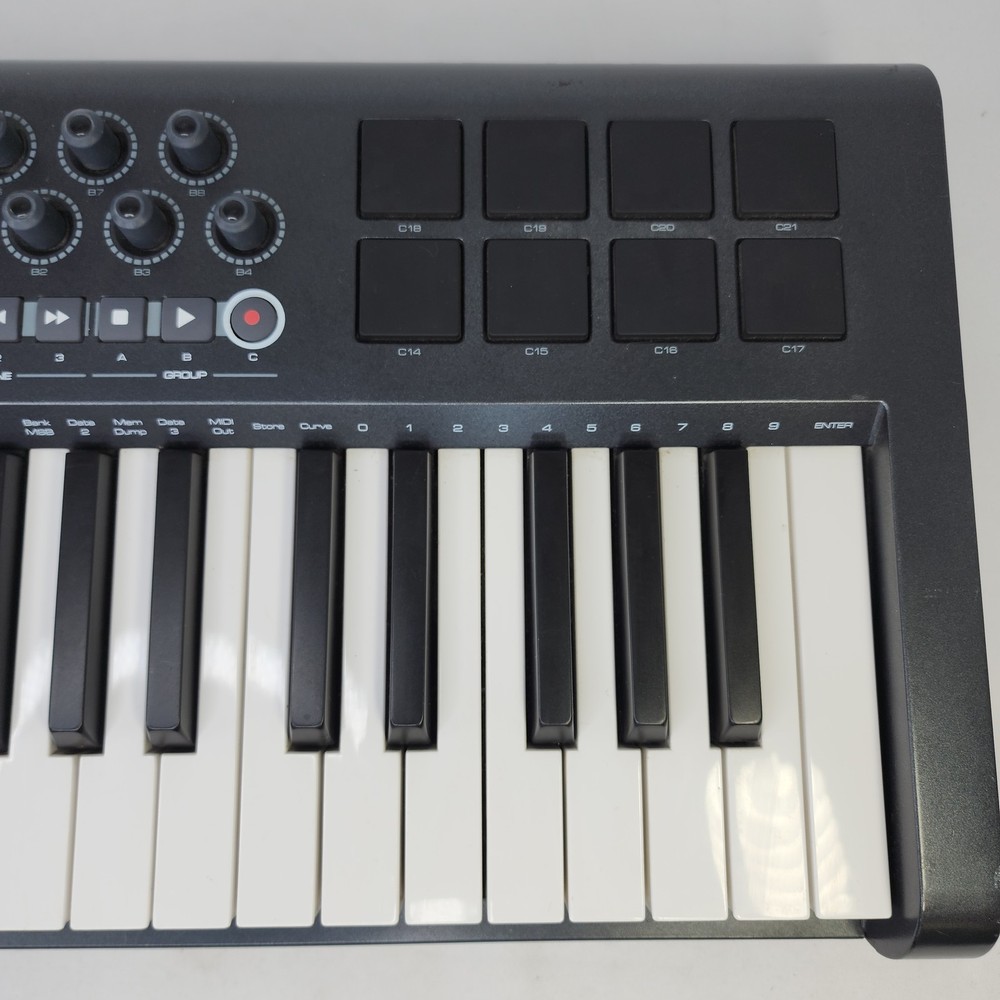 M-Audio Axiom 25 MIDI Keyboard Controller 25 Key USB Semi Weighted 8 Pads Knobs