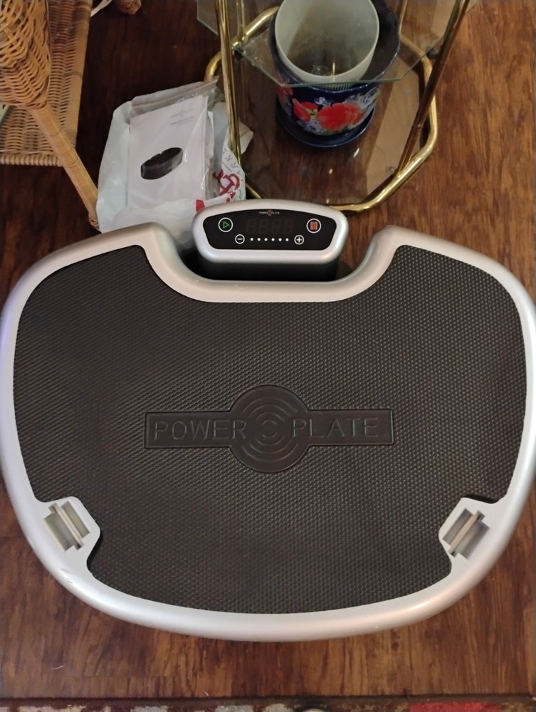 Power Plate Vibration MOVE model Silver. Used Once x 2 Mins