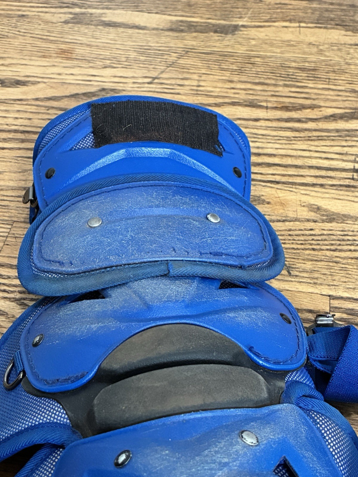 Chicago Cubs Game Used/Issued Mizuno Pro 17.5 “ Catchers Shin Guards Blue