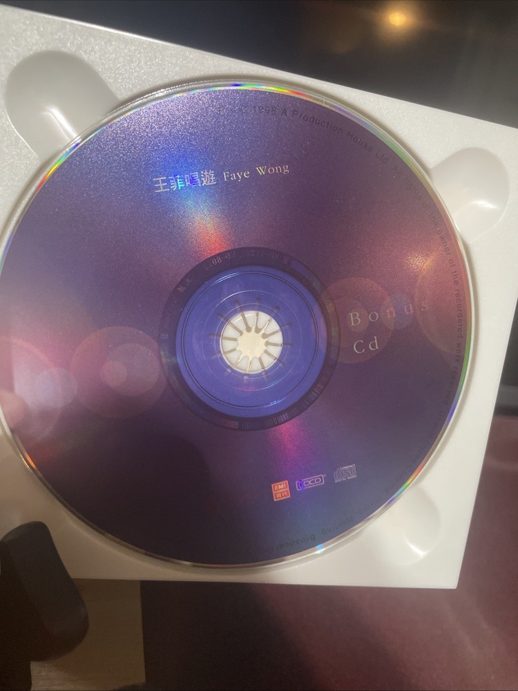 王菲唱遊.紅豆首年版CD所有$45以下CD $100四張請信息溝通更優惠截圖給我發新的鏈接給你才下單合拼邮費謝謝