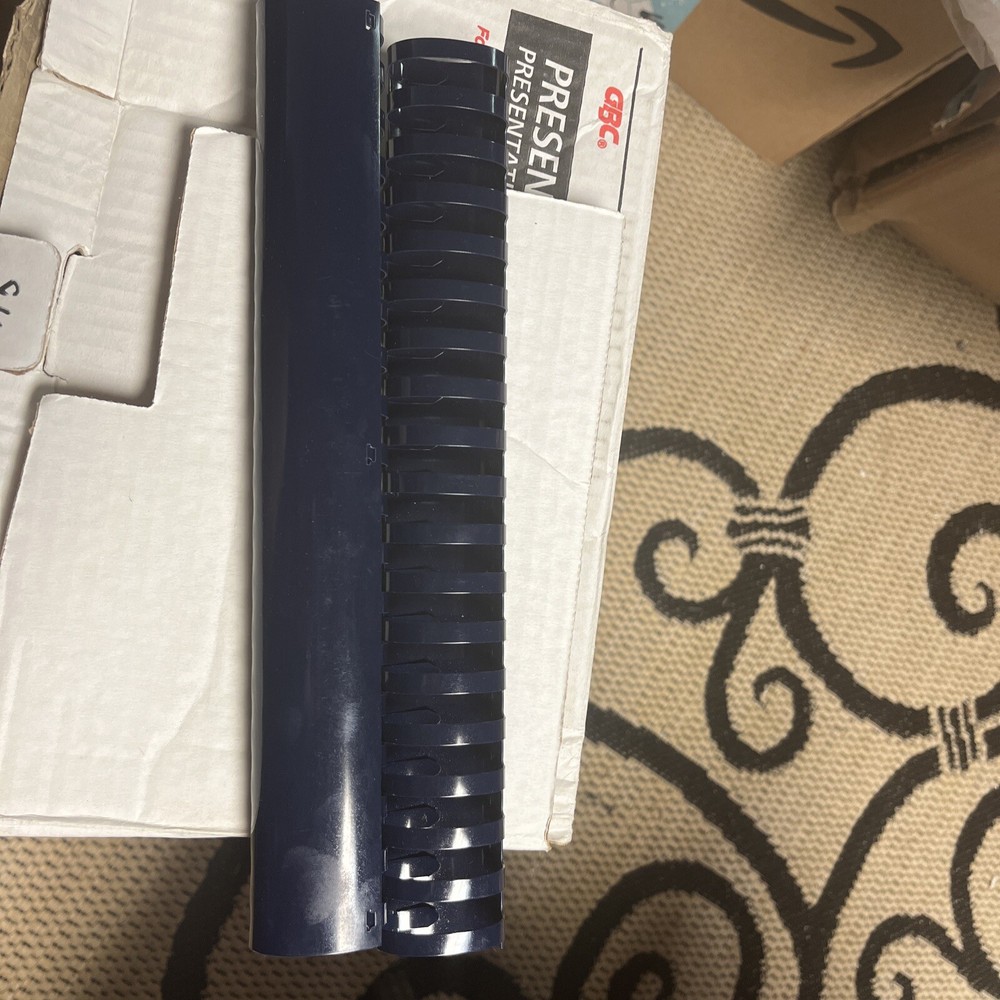 84 Pieces 1-1/2 diameter 19 ring surelock bindings Navy