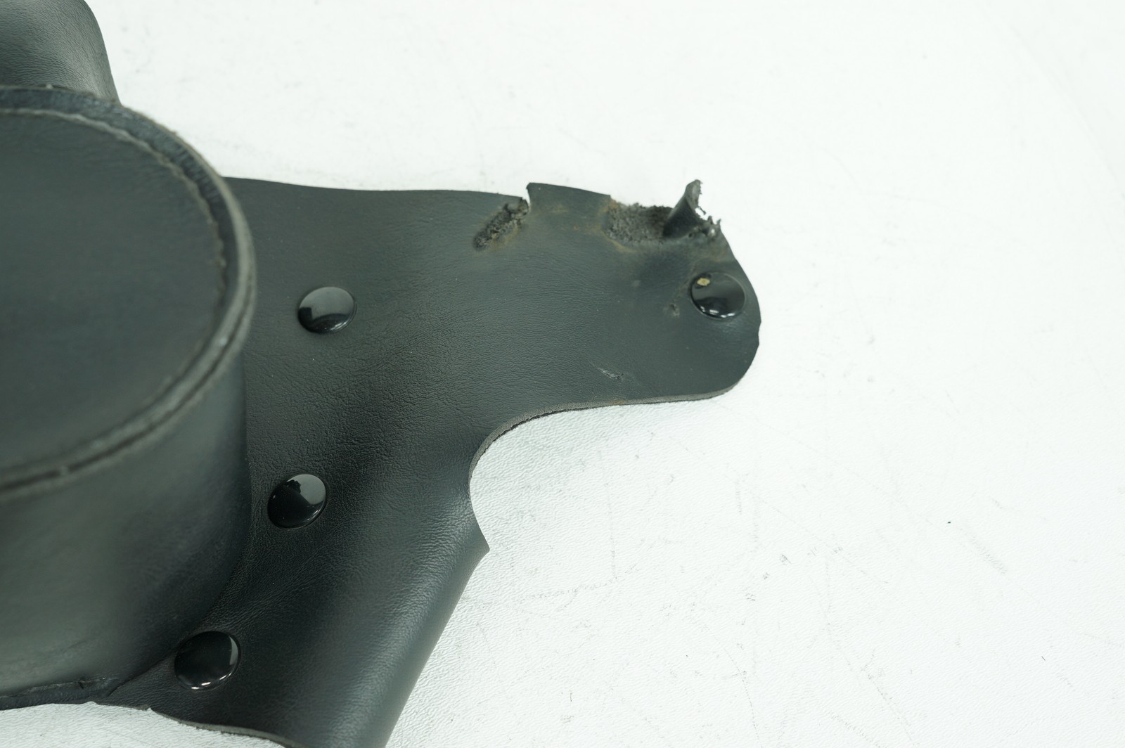 01 Harley Touring Electra Glide Ultra OEM Onboard Tool Bag Leather Storage Torn