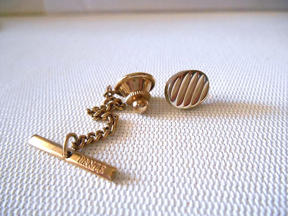 DANTE Goldtone Oval Lined Tie Tack