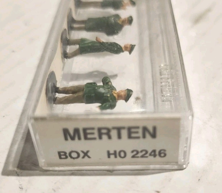 Marten HO Scale Figures Set #2246