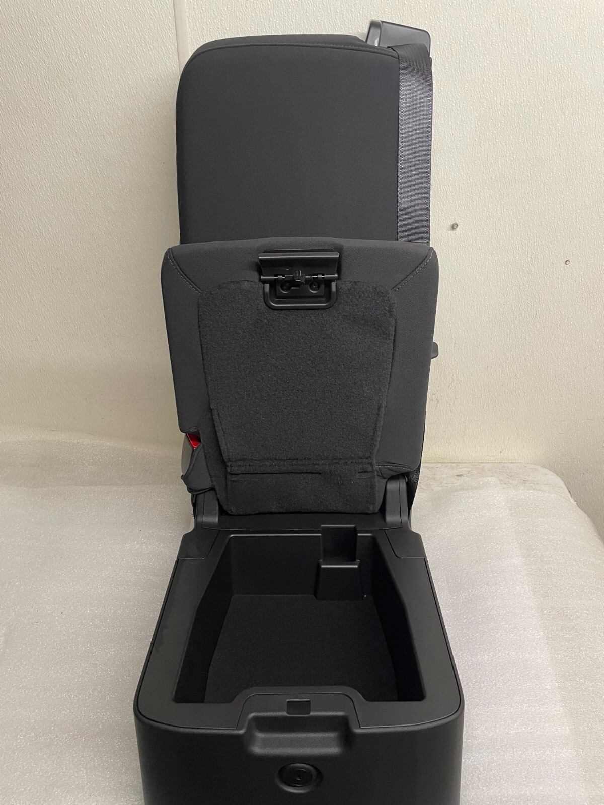 19-23 CHEVROLET TAHOE SILVERADO EBONY CLOTH CENTER JUMP SEAT WITH STORAGE...RARE