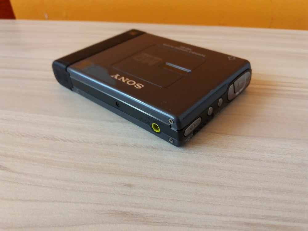 Sony Minidisc MZ-E2 with accessories