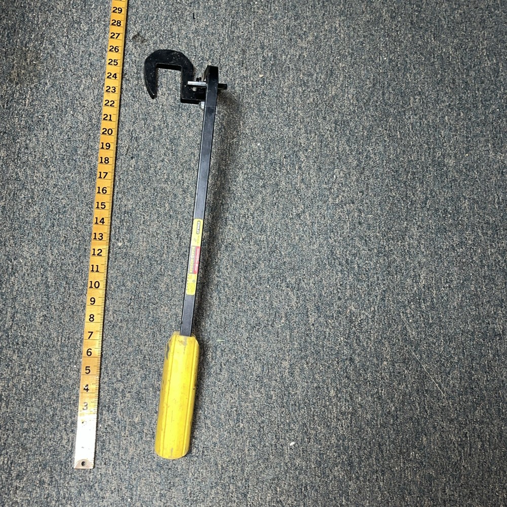 Stanley 93-310 26" Board Bender Deck Tool with Cushioned Handle