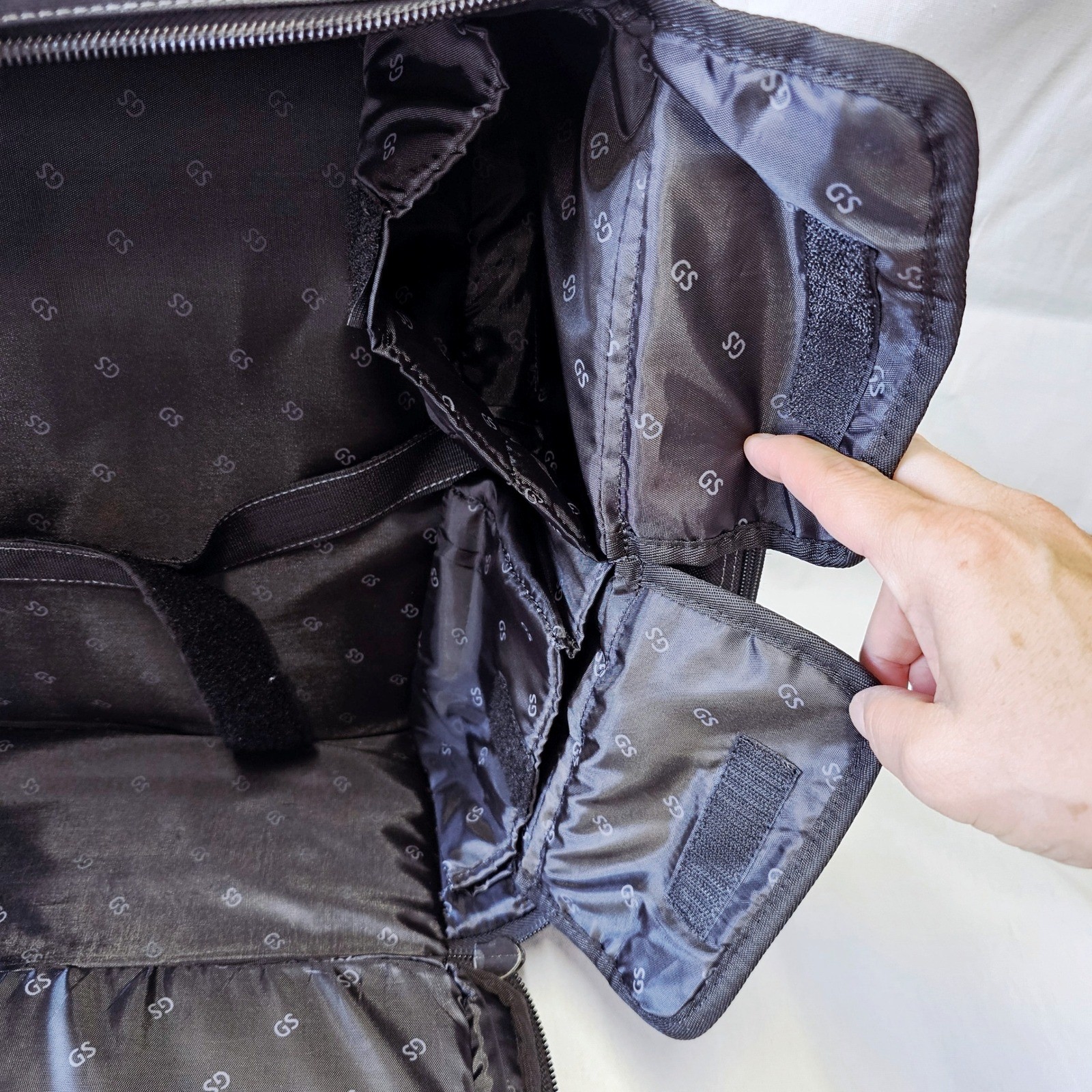 Gigskinz Backpack Unisex OS Black Red DJ Mixer Gear Case Damaged Zipper Pull Bag