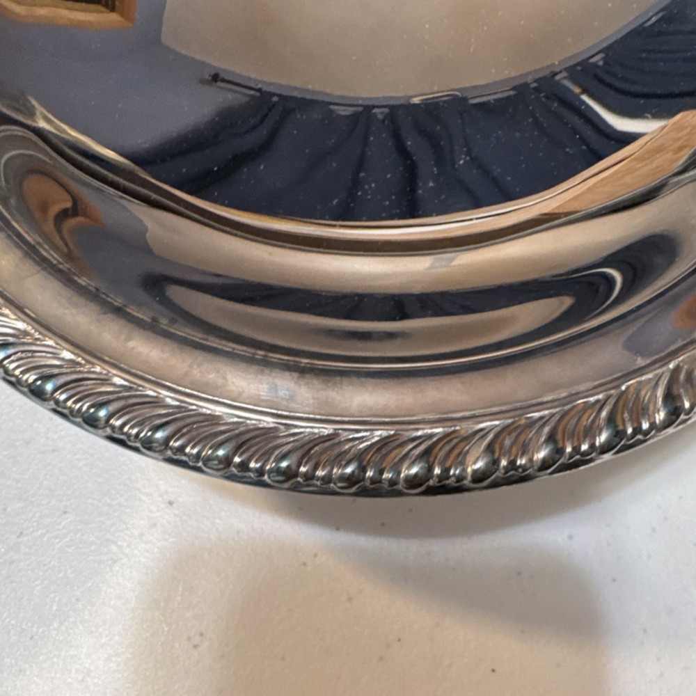 Oneida Ltd. Silverplate Bowl with Decorative Edge Post-1940 Elegant Tableware