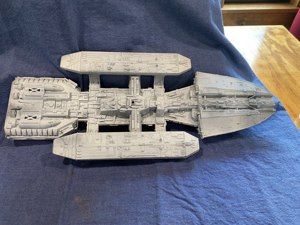 MONOGRAM 1978 MODEL KIT BATTLESTAR GALACTICA OR PEGASUS