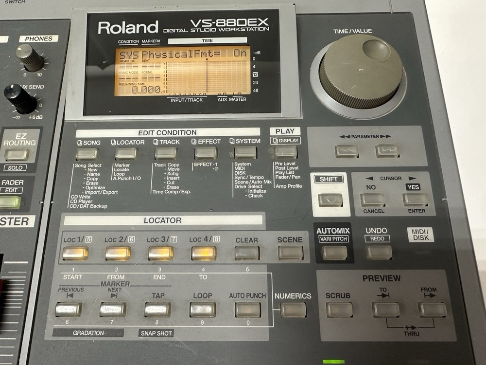 Roland VS-880EX Digital Studio Workstation  powers on