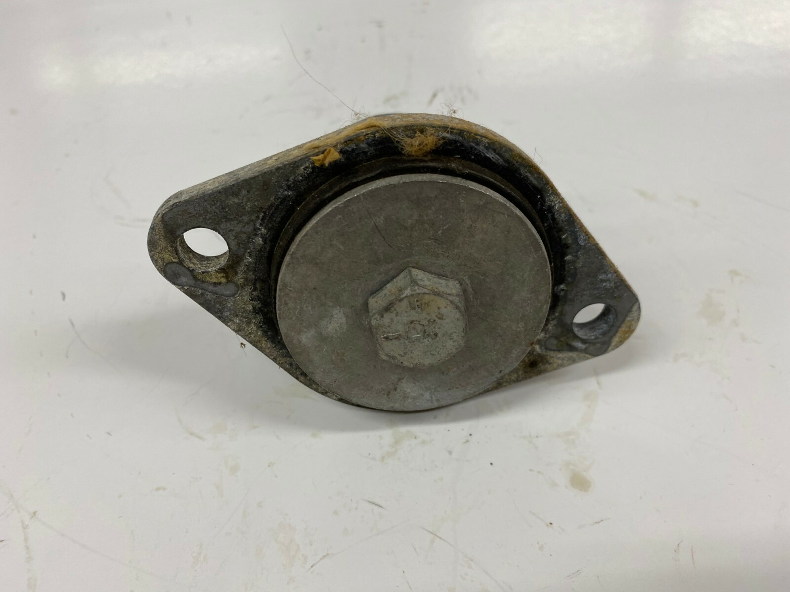 OMC Cobra Volvo 3853806-0983932 Rear Motor Mount