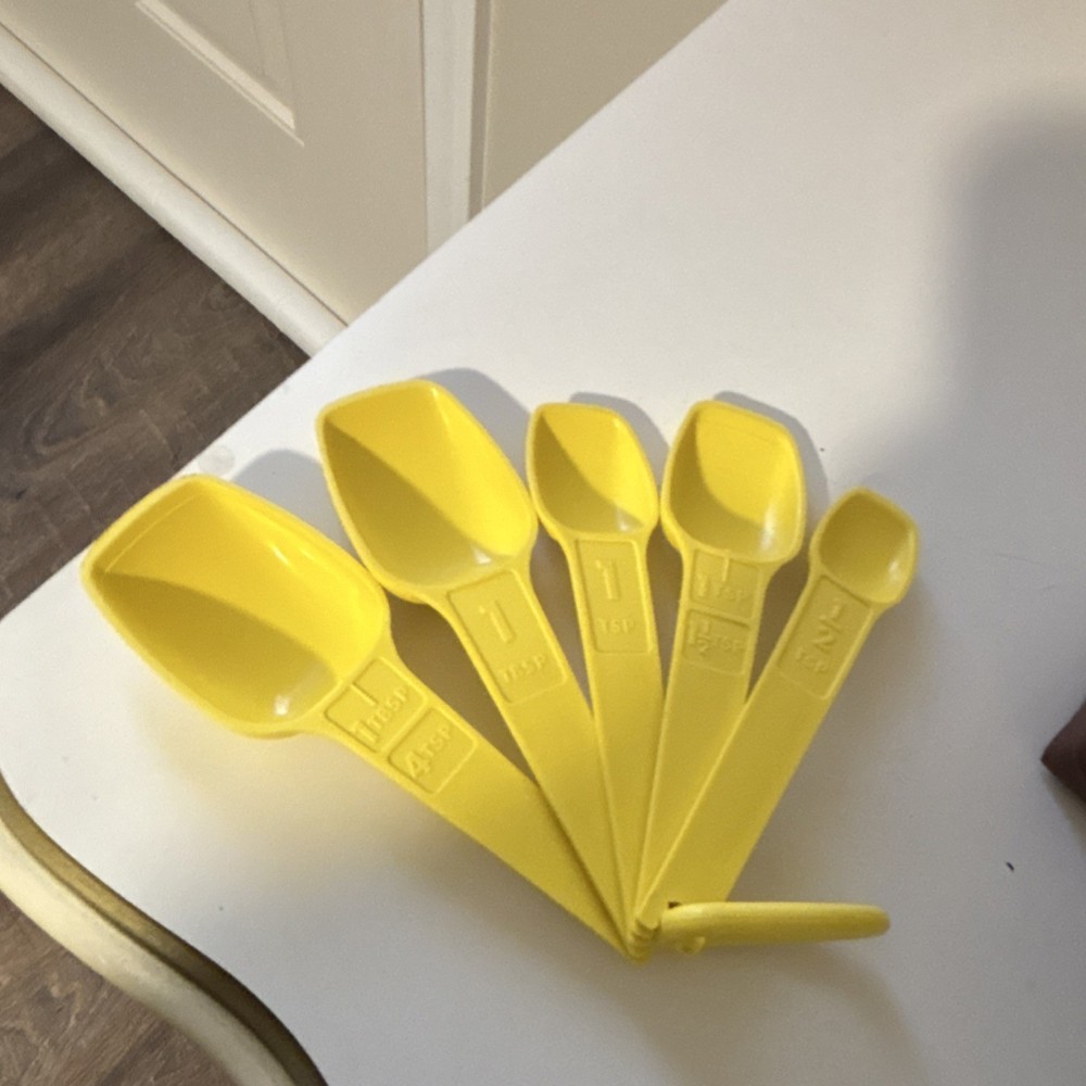 Tupperware Yellow Nesting Measuring Spoons Set 5 Piece Plastic