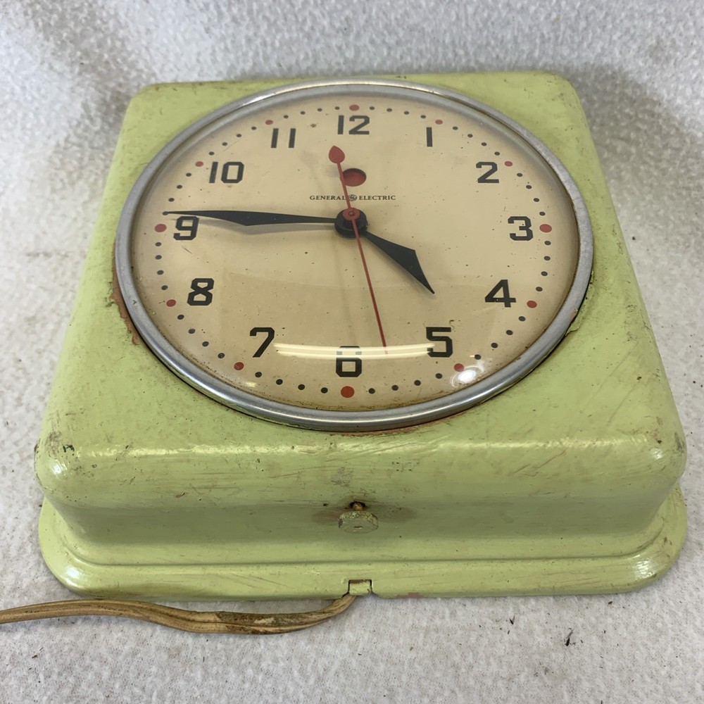 Vintage 1940’s GE General Electric Kitchen Wall Clock