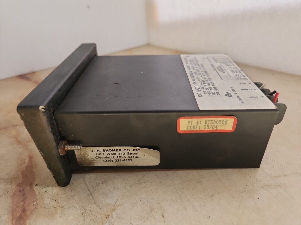 RED LION CONTROLS DT3D0 TACHOMETER