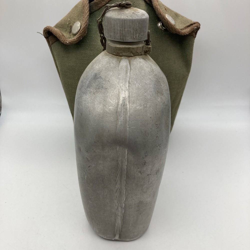 ORIGINAL WWII US ARMY INFANTRY A.G.M.CO. 1942 CANTEEN With Cover Attached Lid