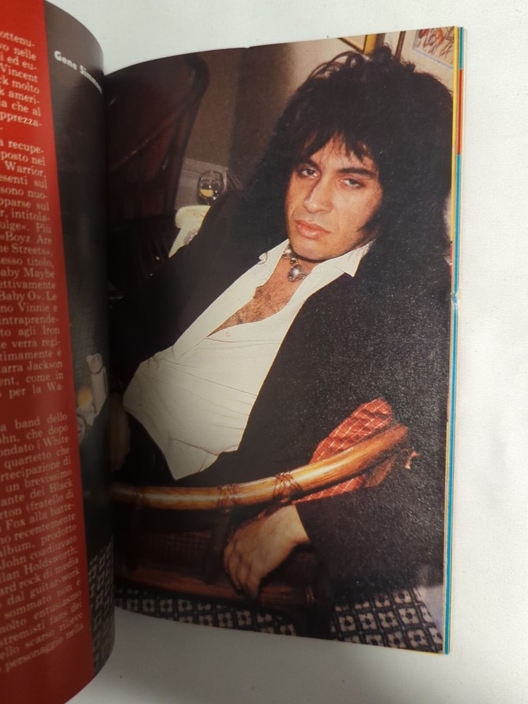 Kiss - by Paolo Piccini - 1987 - Italian Import - Complete with card!