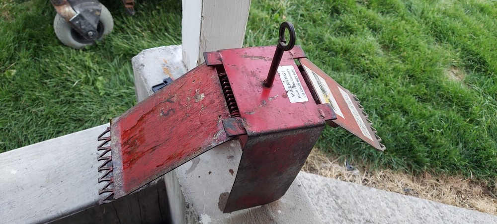 18-in Chimney Sweeper Metal Expanding Square Chain Pull